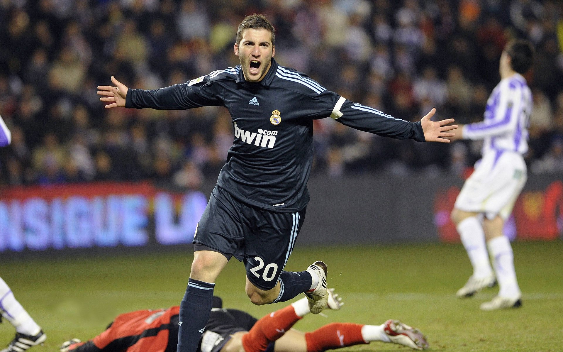 法甲激战连连，战术变化迭出，精彩剧情不断，法甲动作大